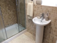 en-suite-bathroom-with-Aqualisa-Quartz-shower-including-remote control-b